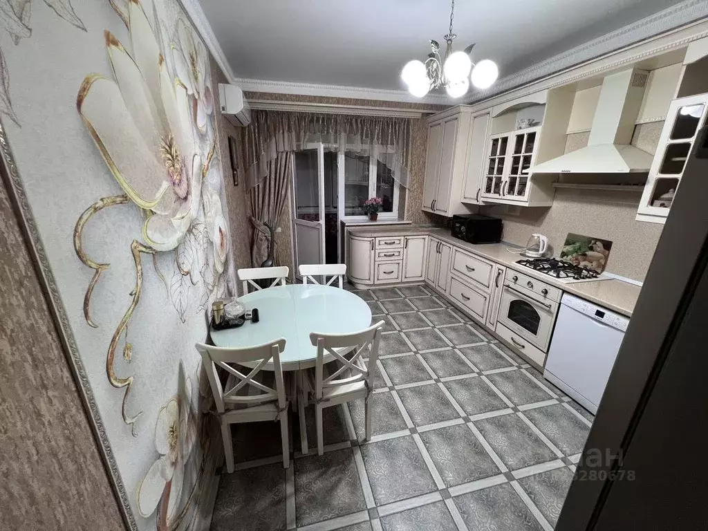 2-к кв. Ставропольский край, Минеральные Воды ул. Чкалова, 37 (71.8 м) - Фото 0