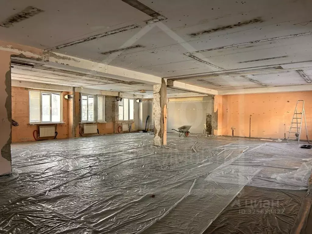 Помещение свободного назначения в Омская область, Омск бул. ... - Фото 1