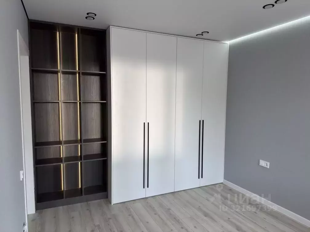 3-к кв. Саратовская область, Саратов ул. Имени В.Н. Симбирцева, 23/37 ... - Фото 0