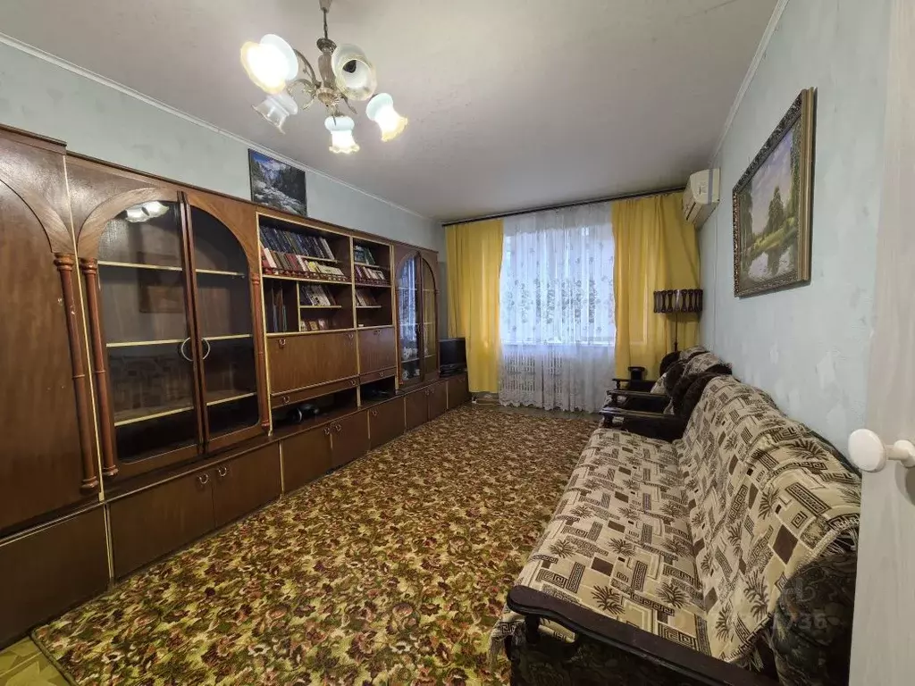 1-к кв. Волгоградская область, Светлый Яр рп, 4-й мкр 3 (35.4 м) - Фото 0