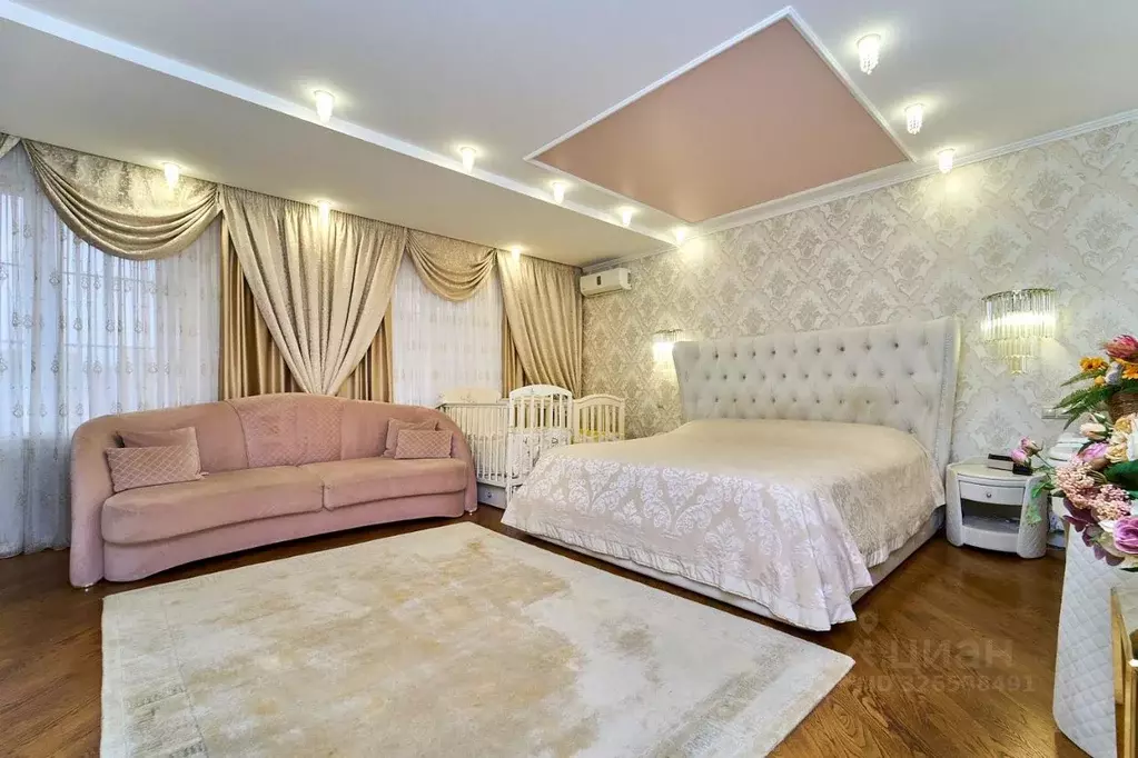 Дом в Краснодарский край, Краснодар ул. Им. Микешина М.О., 33 (314 м) - Фото 1