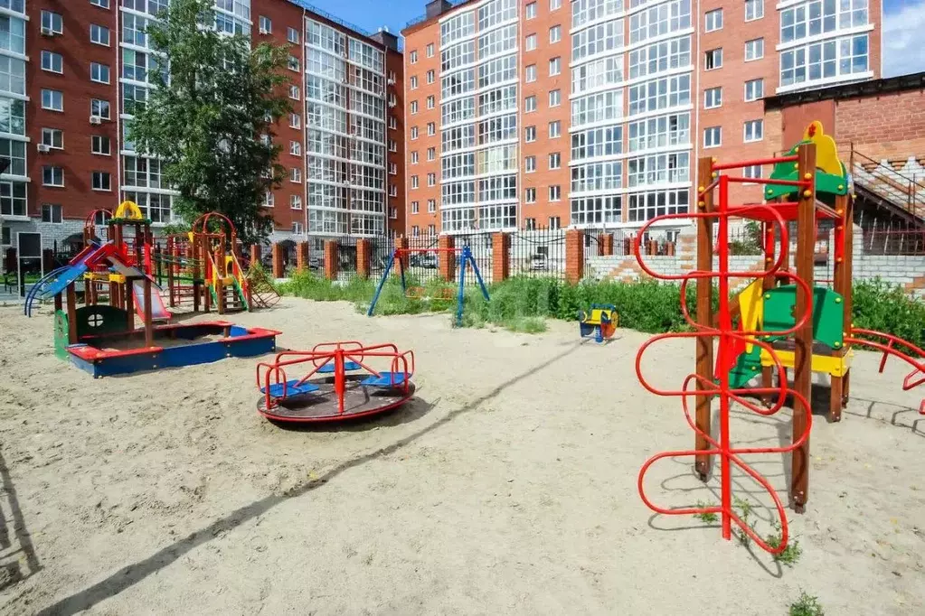 2-к кв. Тюменская область, Тюмень ул. Достоевского, 9 (60.9 м) - Фото 1