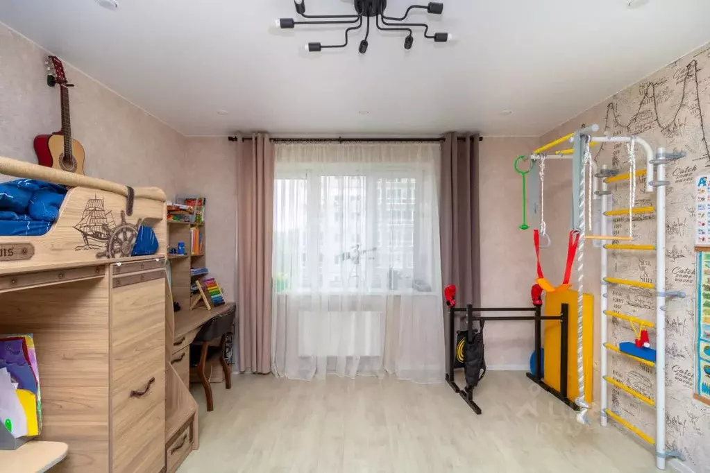 3-к кв. Тюменская область, Тюмень ул. Мельникайте, 2к12 (79.1 м) - Фото 0