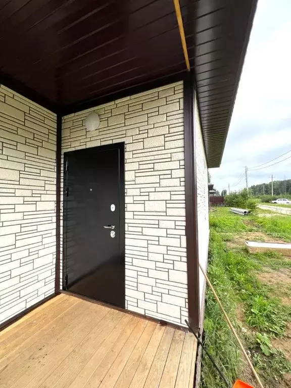 Дом в Тверская область, Конаковский муниципальный округ, д. Вахромеево ... - Фото 1