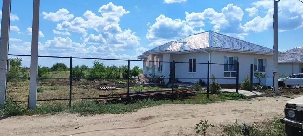 Дом в Саратовская область, Энгельсский район, Красноярское ... - Фото 1