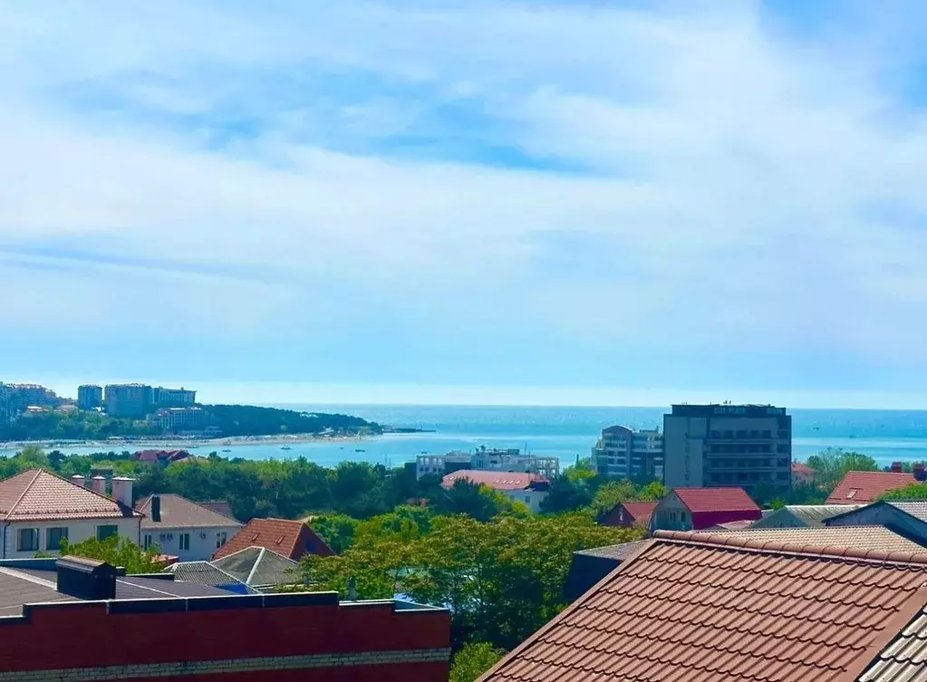 Дом в Краснодарский край, Геленджик ул. Лютенко, 28 (200 м) - Фото 1