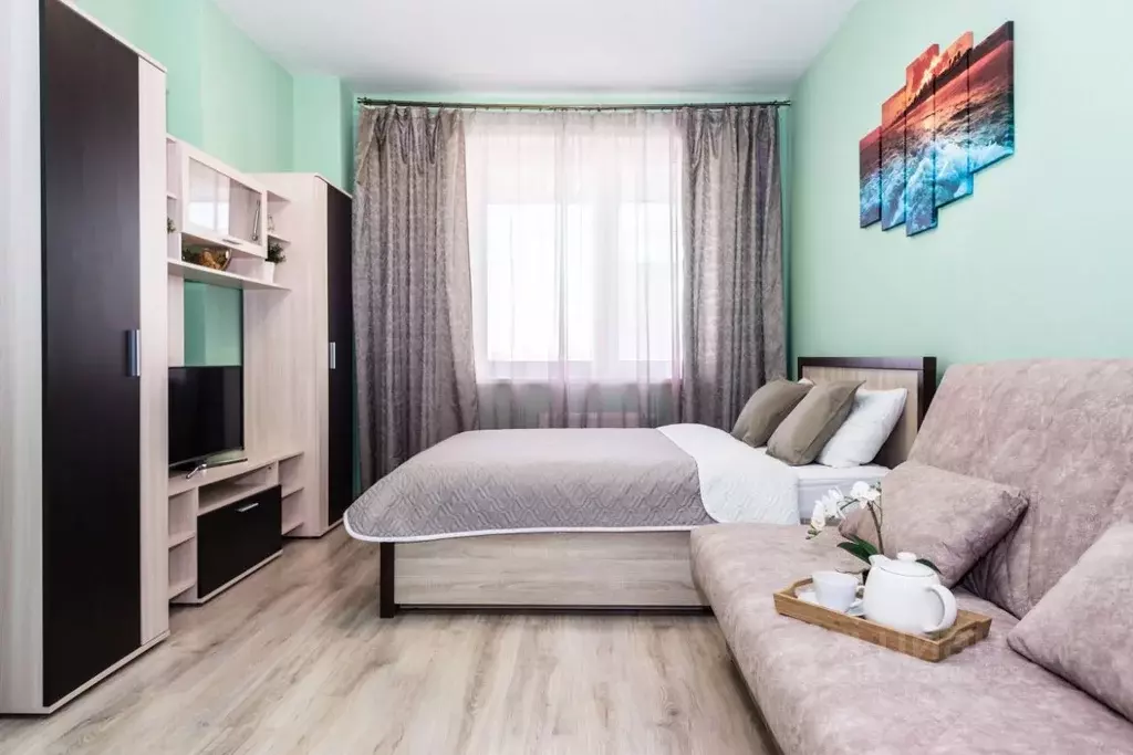 2-к кв. Свердловская область, Екатеринбург ул. Гурзуфская, 11 (80.0 м) - Фото 0