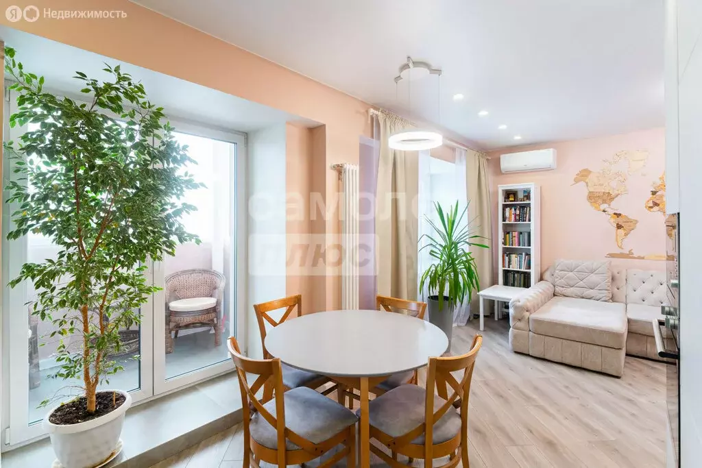 3-комнатная квартира: Омск, Транссибирская улица, 1 (68.5 м) - Фото 1