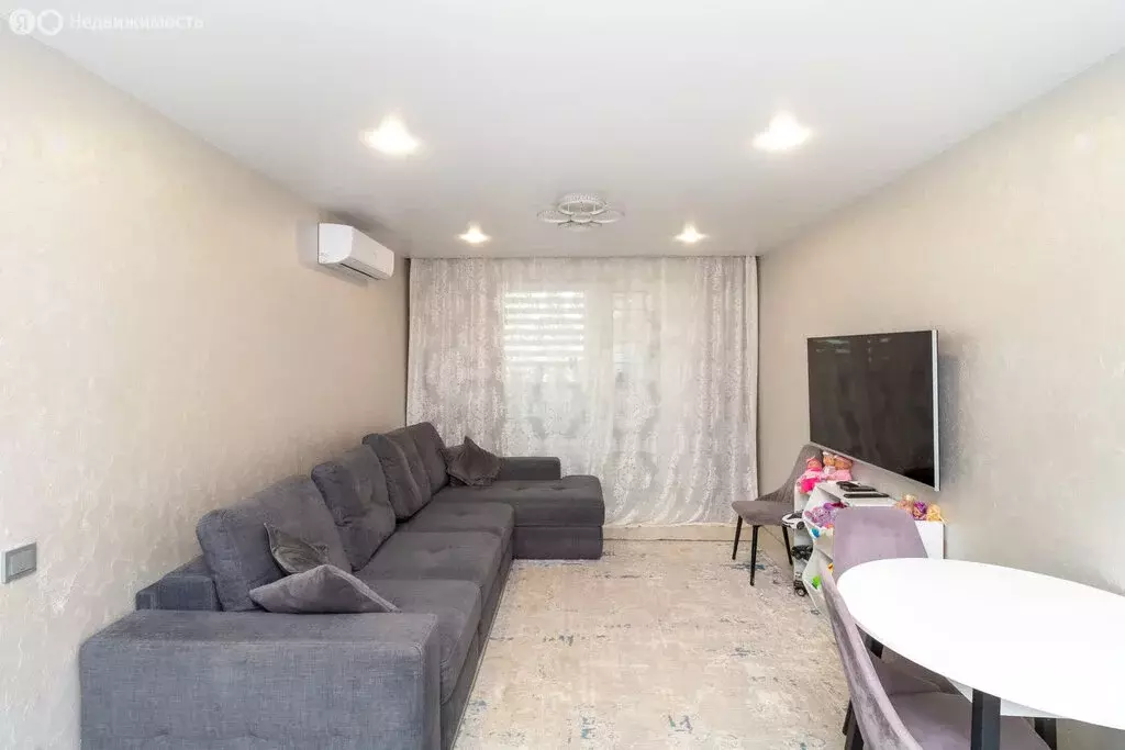 2-комнатная квартира: Тюмень, Велижанская улица, 66 (59.3 м) - Фото 1