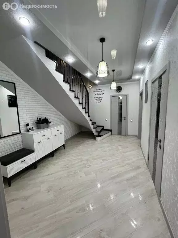 2-комнатная квартира: Владикавказ, улица Генерала Дзусова, 6Г (85.1 м) - Фото 2