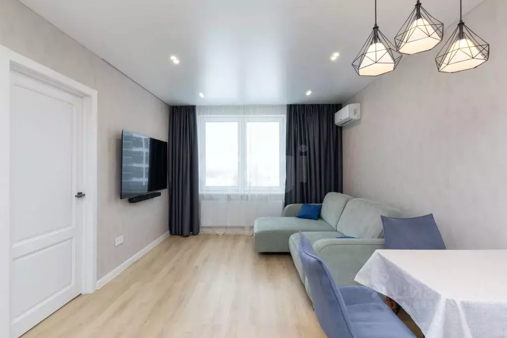 3-к кв. Тюменская область, Тюмень ул. Вице-адмирала Воронцова, 1 (71.2 ... - Фото 1