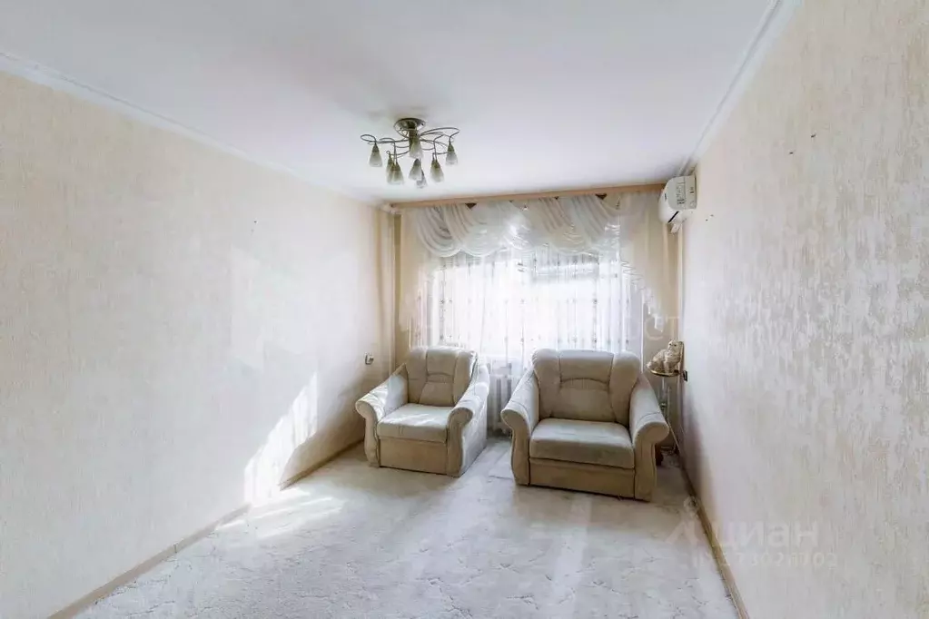 2-к кв. Тюменская область, Тюмень ул. Космонавтов, 33А (42.5 м) - Фото 1