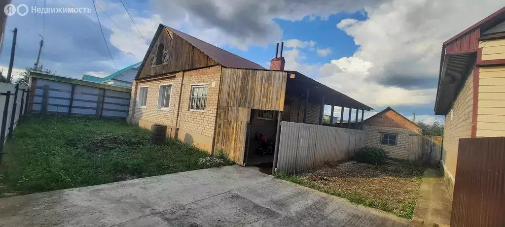Дом в село Юмагузино, улица Чекмарёва, 46 (80 м) - Фото 1