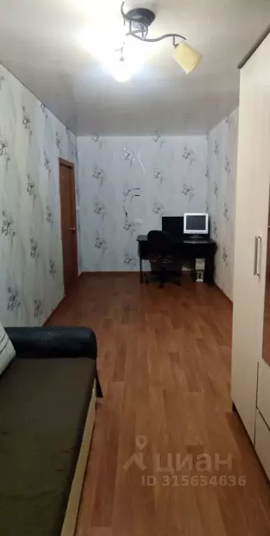 2-к кв. Кировская область, Кирово-Чепецк ул. Энгельса, 18 (43.5 м) - Фото 1