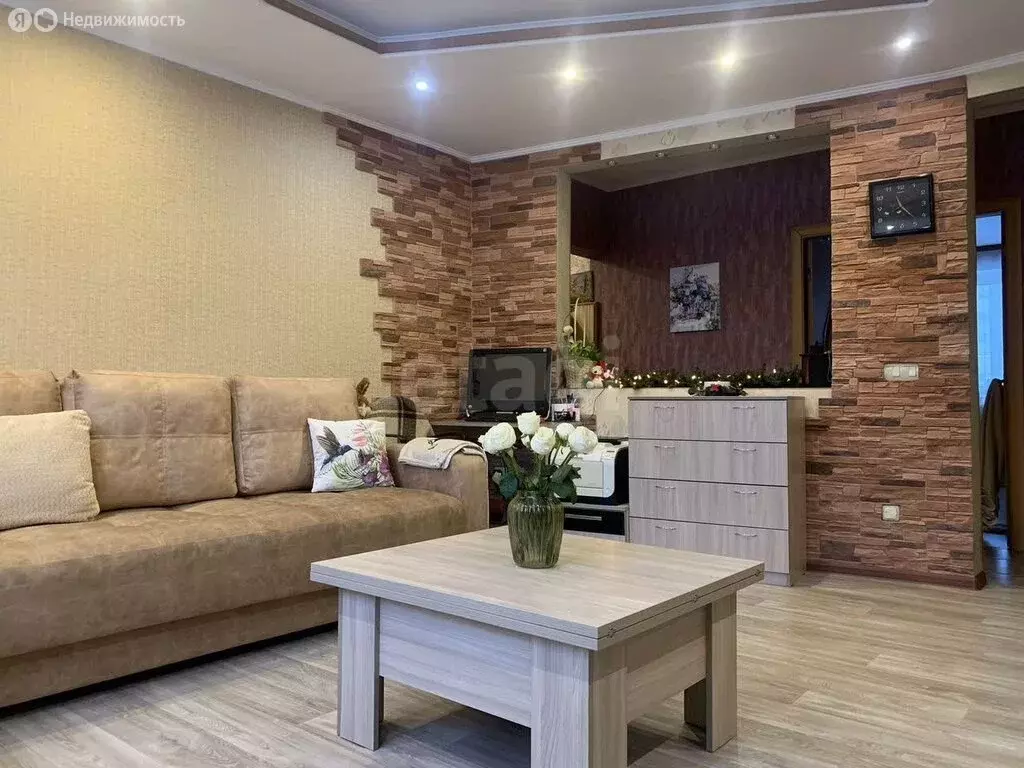 3-комнатная квартира: Пермь, улица Коминтерна, 17 (72.7 м) - Фото 1