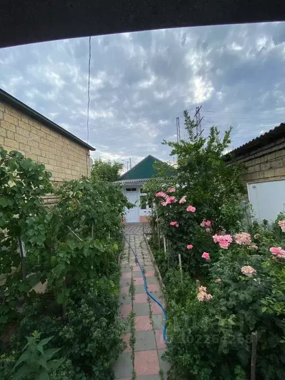 Дом в Дагестан, Дербент ул. Красная Заря, 6В (100 м) - Фото 1