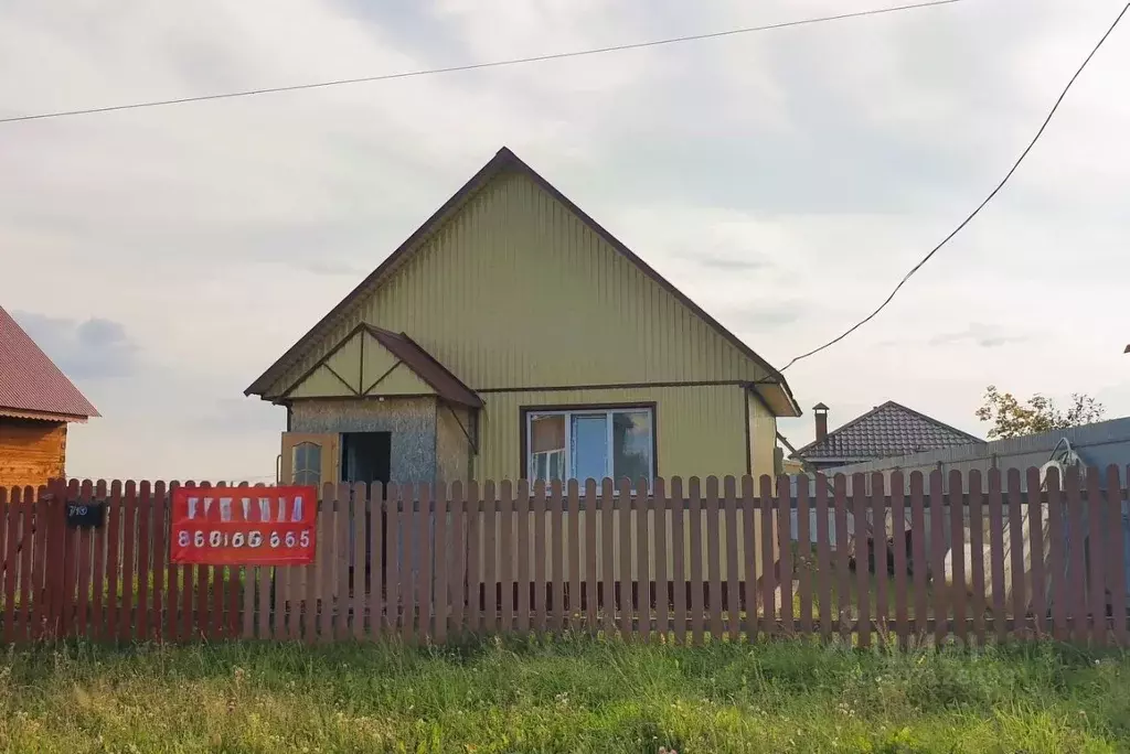 Дом в Башкортостан, Нуримановский район, Красногорский сельсовет, с. ... - Фото 0