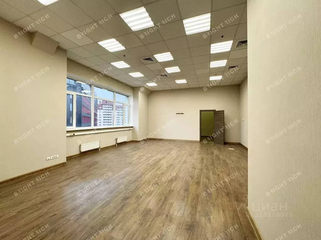 Офис в Санкт-Петербург пл. Конституции, 1 (9089 м) - Фото 0
