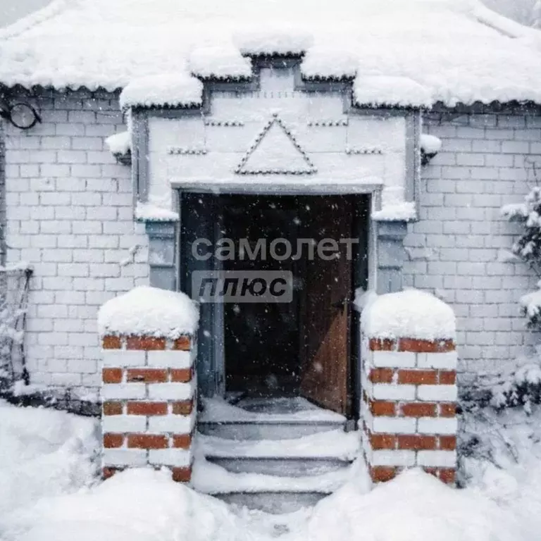 Дом в Курская область, Конышевский район, Наумовский сельсовет, д. ... - Фото 1