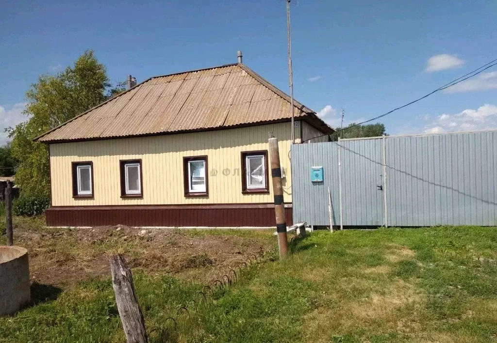 Дом в Саратовская область, Хвалынский район, с. Апалиха Комсомольская ... - Фото 0