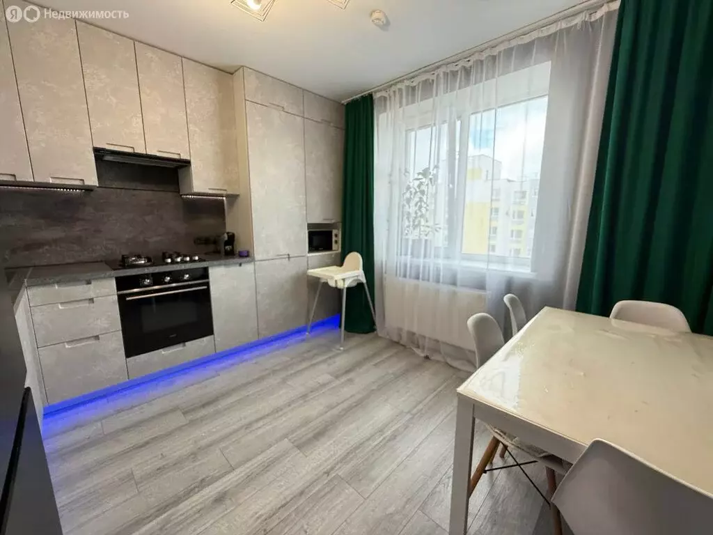 3-комнатная квартира: Миловка, проспект Чижова, 5 (80.5 м) - Фото 0