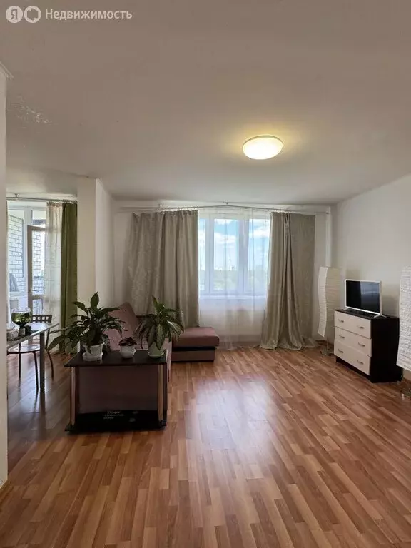 2-комнатная квартира: Екатеринбург, улица М.Н. Михеева, 2 (67 м) - Фото 2