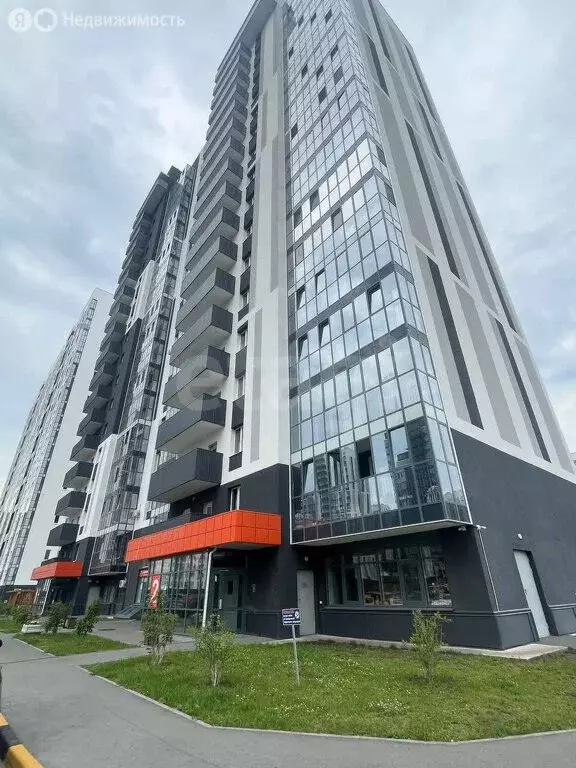 1-комнатная квартира: Тюмень, улица Валентины Трофимовой, 8 (41 м) - Фото 0