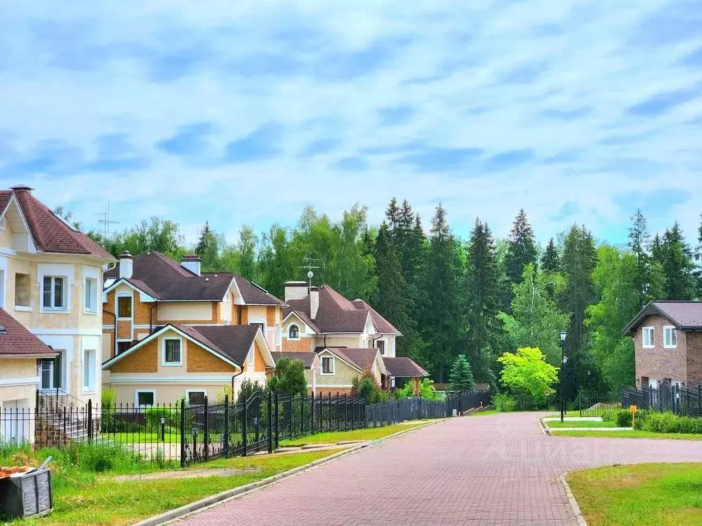 Участок в Московская область, Одинцовский городской округ, д. ... - Фото 1