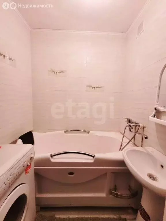 3-комнатная квартира: Омск, улица Котельникова, 12 (63 м) - Фото 2