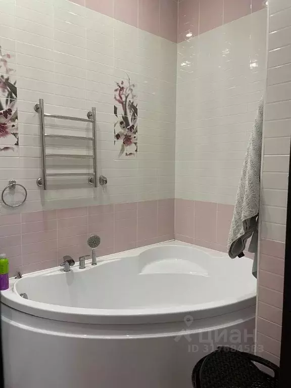 3-к кв. Омская область, Омск Октябрьская ул., 35 (83.7 м) - Фото 1