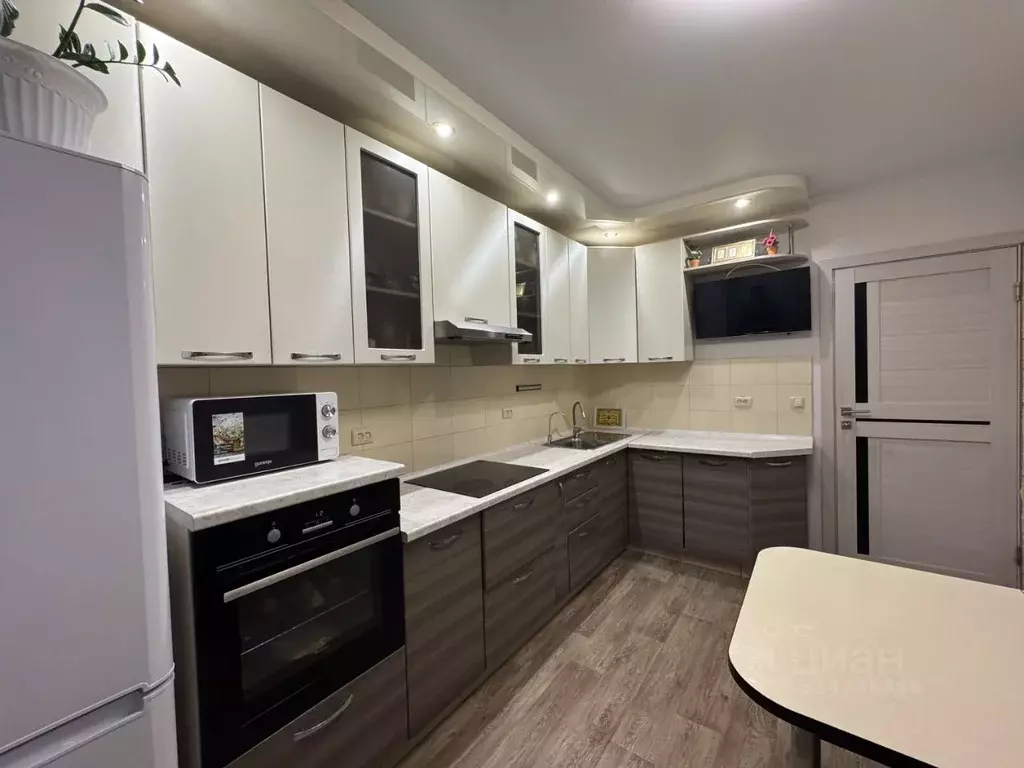 2-к кв. Татарстан, Казань ул. Азата Аббасова, 3 (56.0 м) - Фото 1