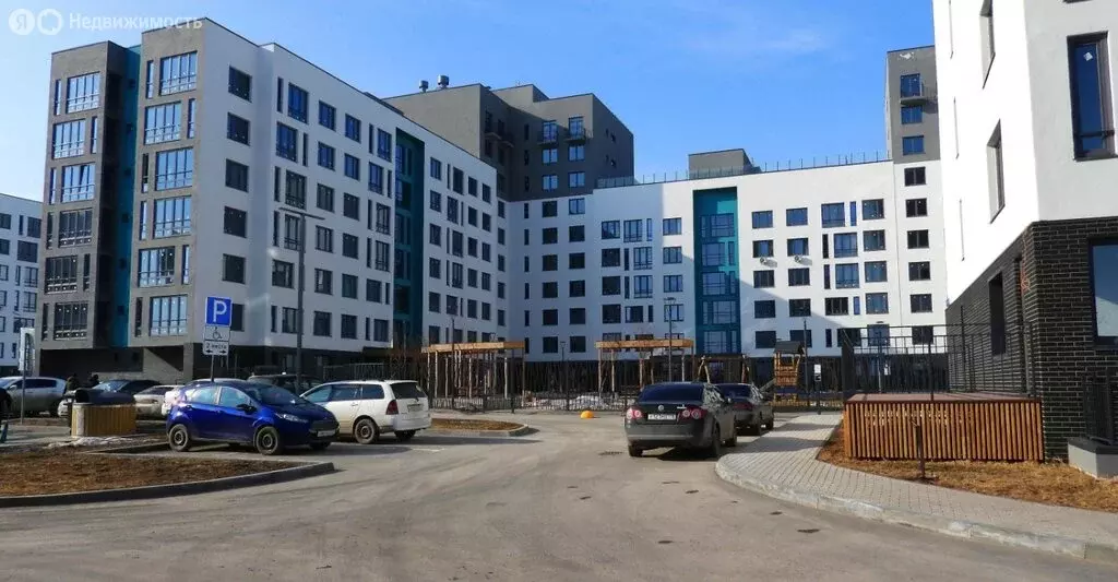 Квартира-студия: Тюмень, улица Павла Никольского, 10 (87.8 м) - Фото 1