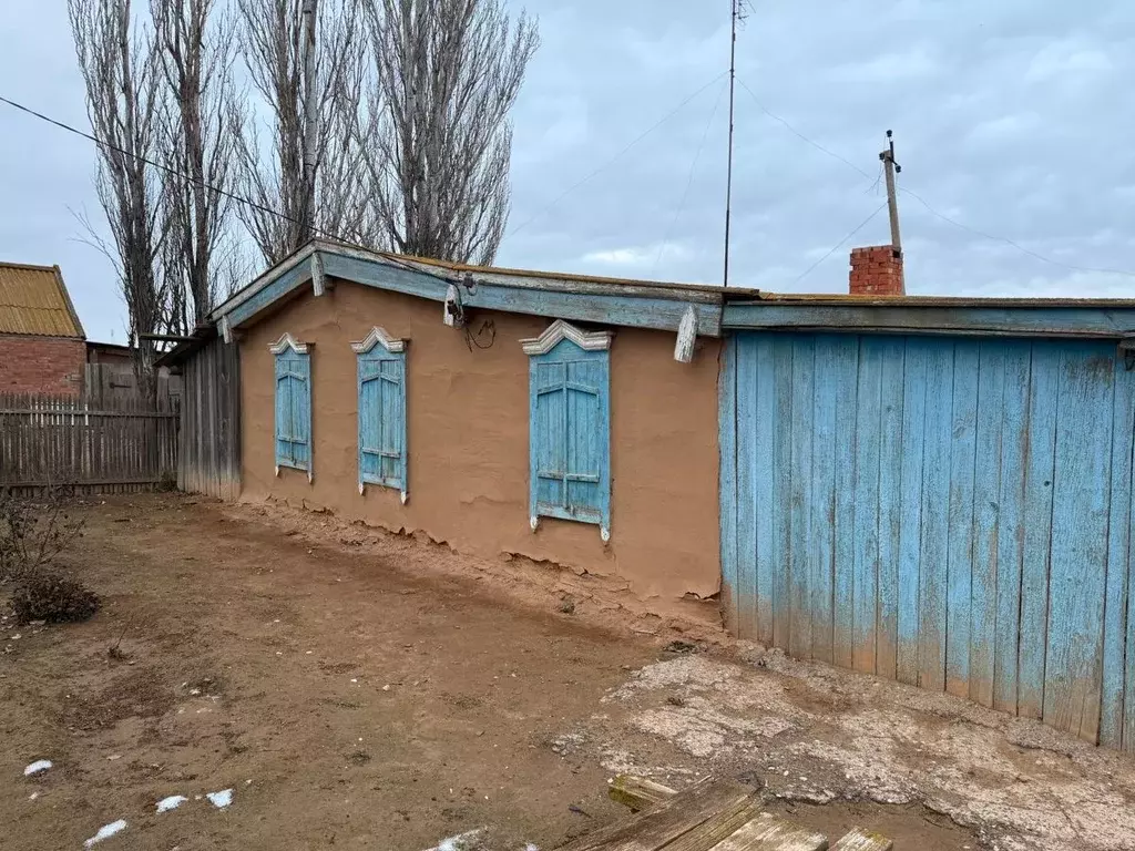 Дом в Астраханская область, Наримановский район, пос. При станции ... - Фото 1
