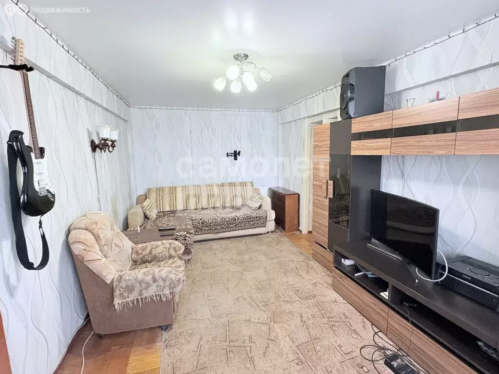 3-комнатная квартира: Ижевск, улица Дзержинского, 49 (56 м) - Фото 1