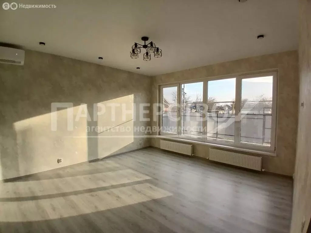 Дом в Абинский район, Ахтырское городское поселение, посёлок ... - Фото 1