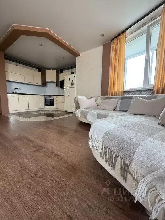 3-к кв. Свердловская область, Екатеринбург ул. Чкалова, 239 (90.7 м) - Фото 1