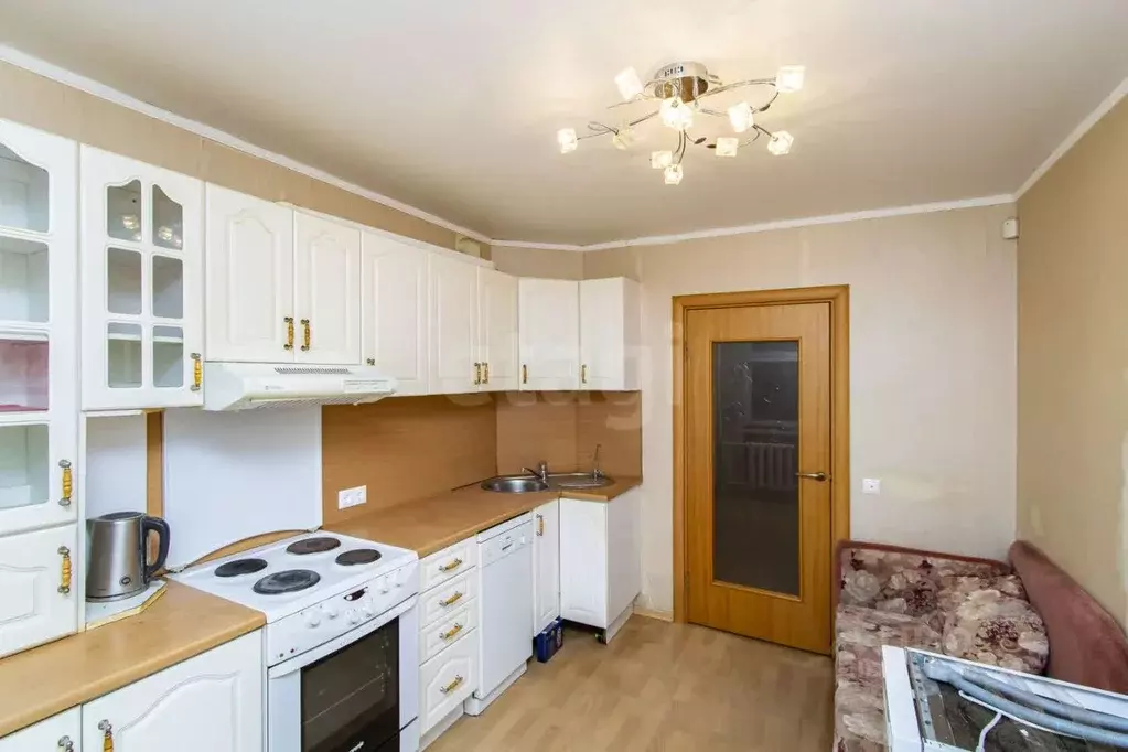 2-к кв. Тюменская область, Тюмень Харьковская ул., 57к2 (67.2 м) - Фото 0