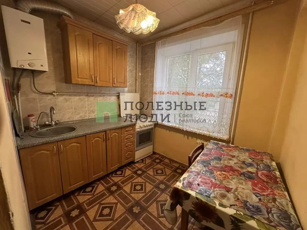 3-к кв. Астраханская область, Астрахань ул. Безжонова, 80 (50.0 м) - Фото 2