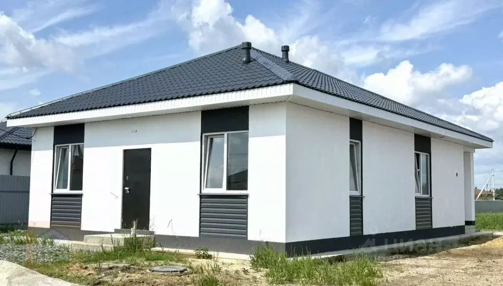 Дом в Крым, Евпатория ул. Петра Григоренко, 2 (100 м) - Фото 1