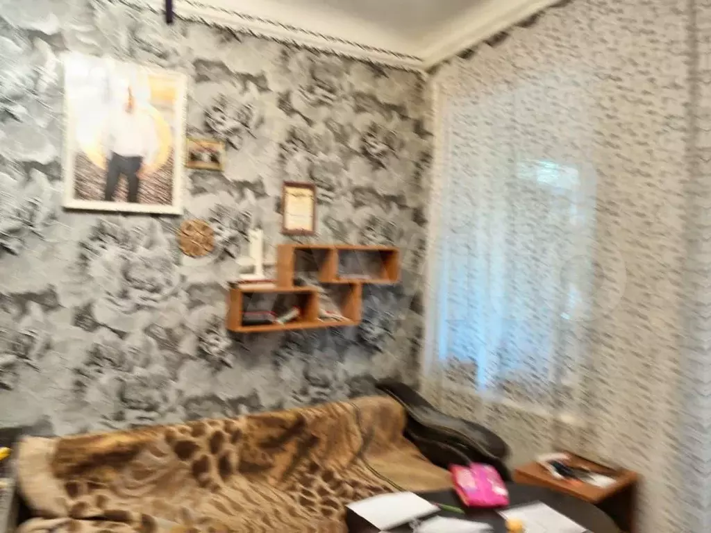 Комната 27 м в 4-к., 2/2 эт. - Фото 0