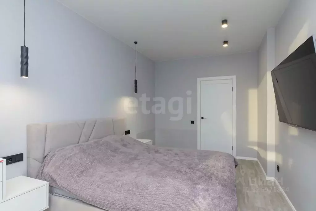 1-к кв. Тюменская область, Тюмень ул. Сергея Свиридова, 5 (38.6 м) - Фото 1