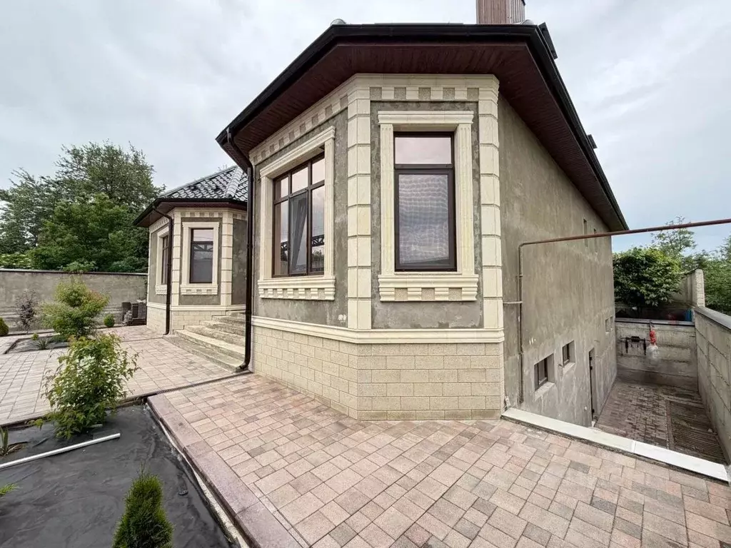 Дом в Кабардино-Балкария, Нальчик ул. Братьев Беровых (350 м) - Фото 1