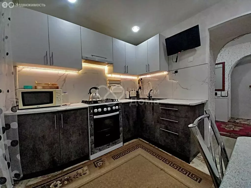 3-комнатная квартира: Волгоградская область, рабочий посёлок Средняя ... - Фото 1