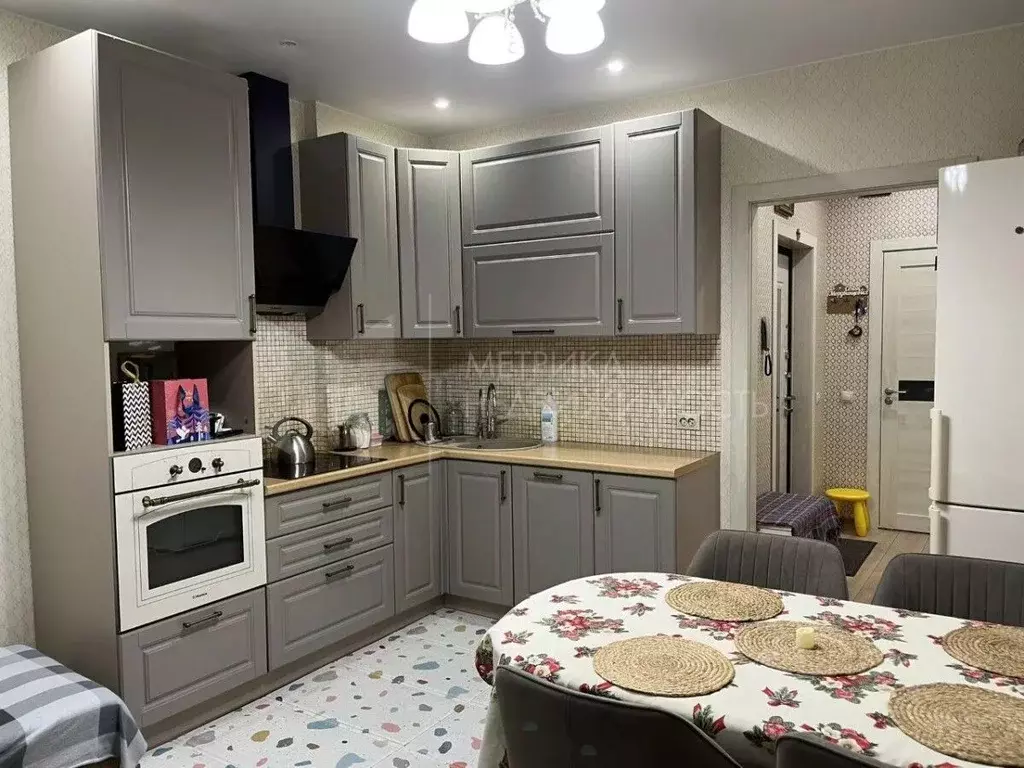 1-к кв. Тюменская область, Тюмень ул. Мельникайте, 2к4 (49.1 м) - Фото 1