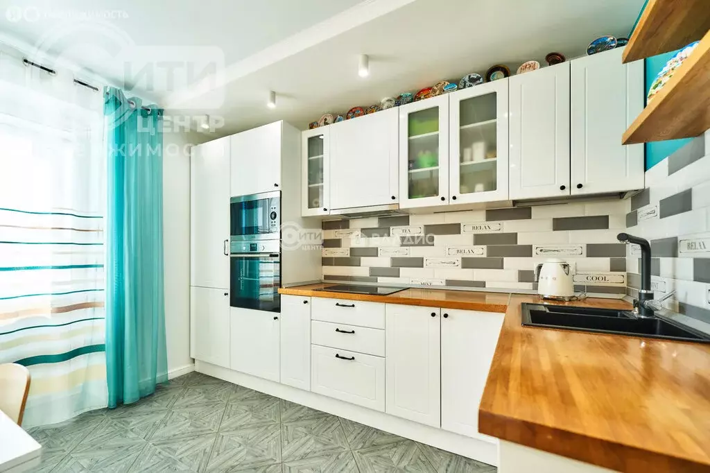2-комнатная квартира: Воронеж, улица Перевёрткина, 1/10 (72 м) - Фото 0