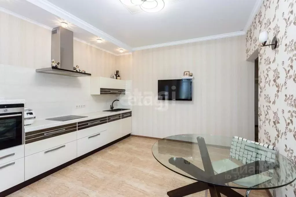 2-к кв. Тюменская область, Тюмень ул. Шиллера, 46к3 (88.8 м) - Фото 1