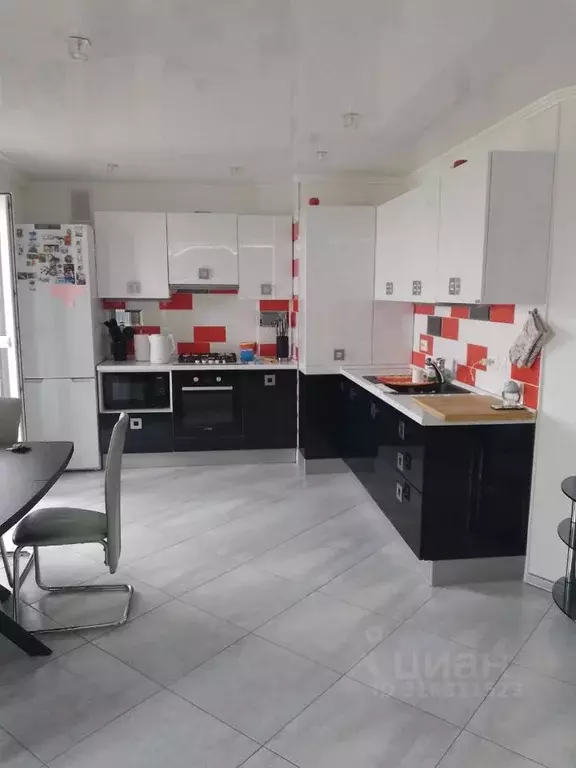 2-к кв. Смоленская область, Смоленск ул. Гарабурды, 25а (85.0 м) - Фото 0