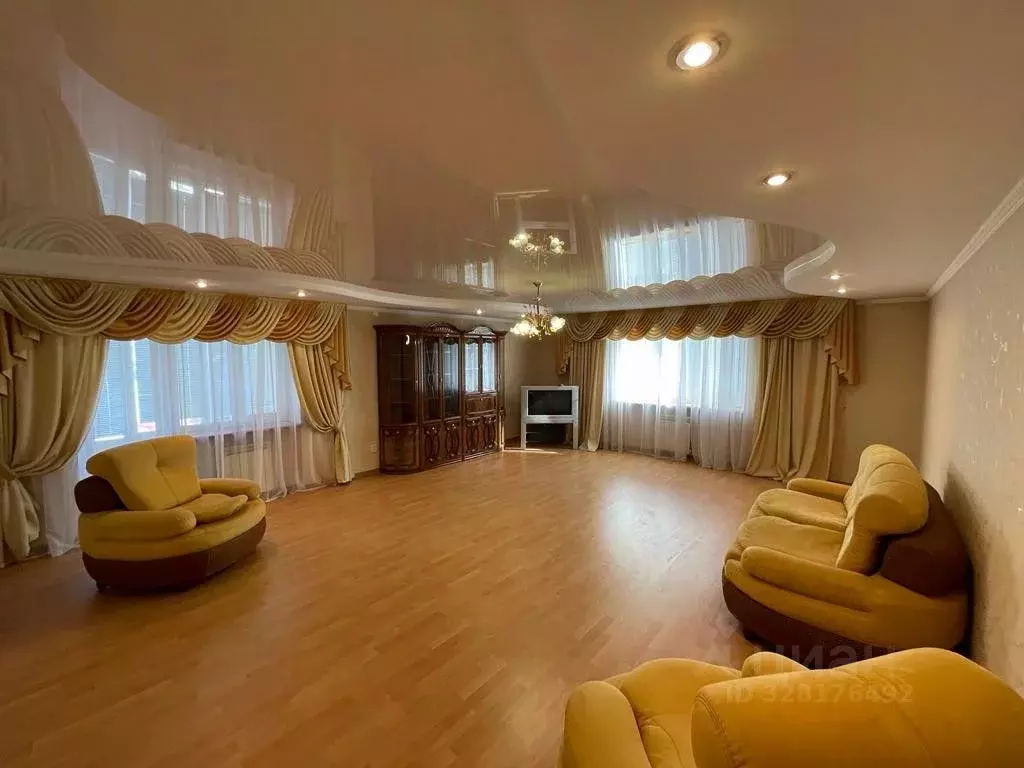 3-к кв. Крым, Симферополь ул. Некрасова, 9 (110.0 м) - Фото 1