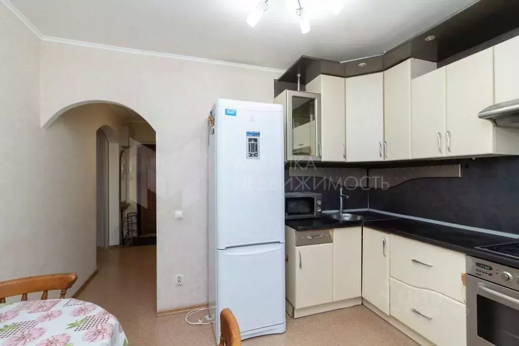 2-к кв. Тюменская область, Тюмень ул. Николая Семенова, 27к3 (63.0 м) - Фото 1