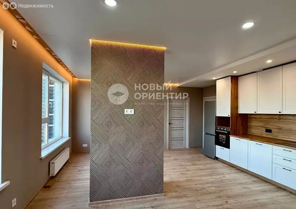 3-комнатная квартира: Екатеринбург, улица Пехотинцев, 2В (99.7 м) - Фото 1